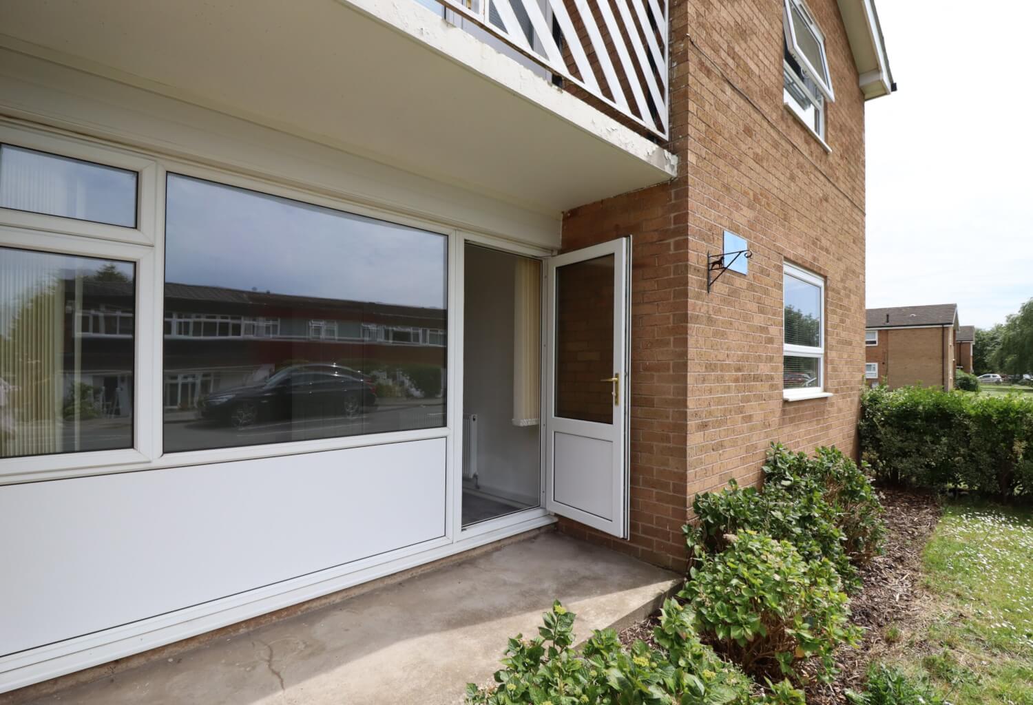 Flat Foredrove Lane in Metropolitan Borough of Solihull