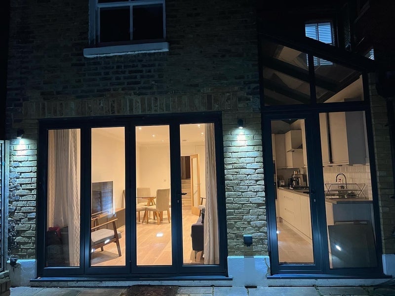 Flat Cotleigh Road in Greater London