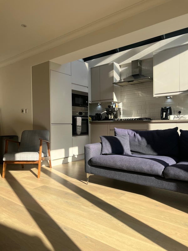 Flat Cotleigh Road in Greater London