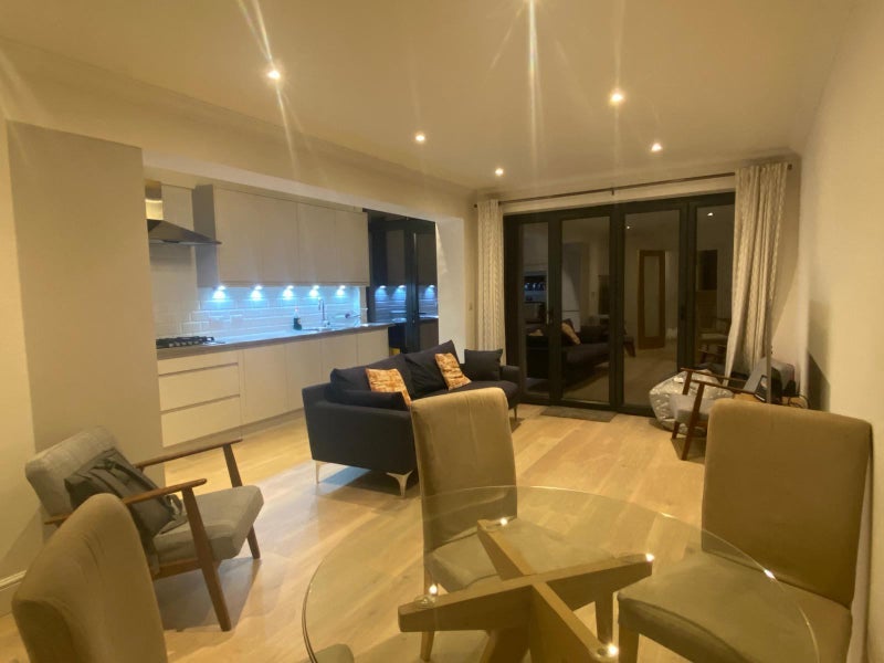 Flat Cotleigh Road in Greater London