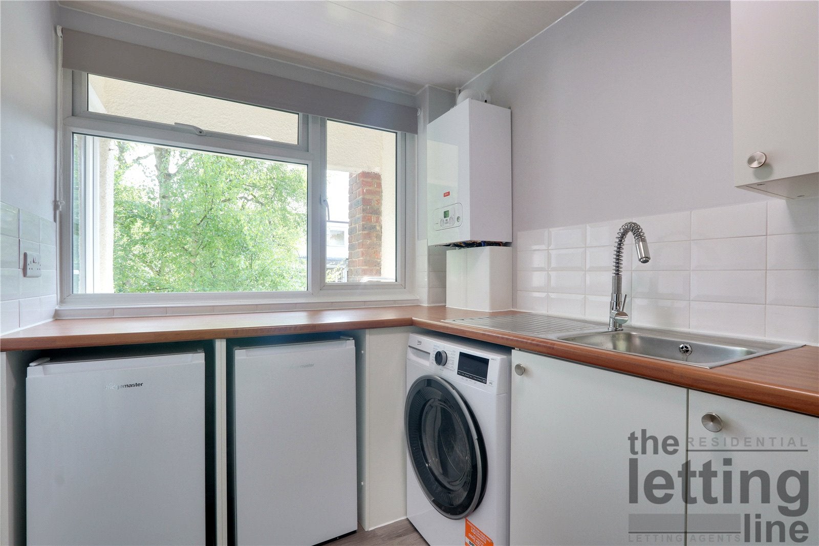Flat Dunraven Drive in Greater London