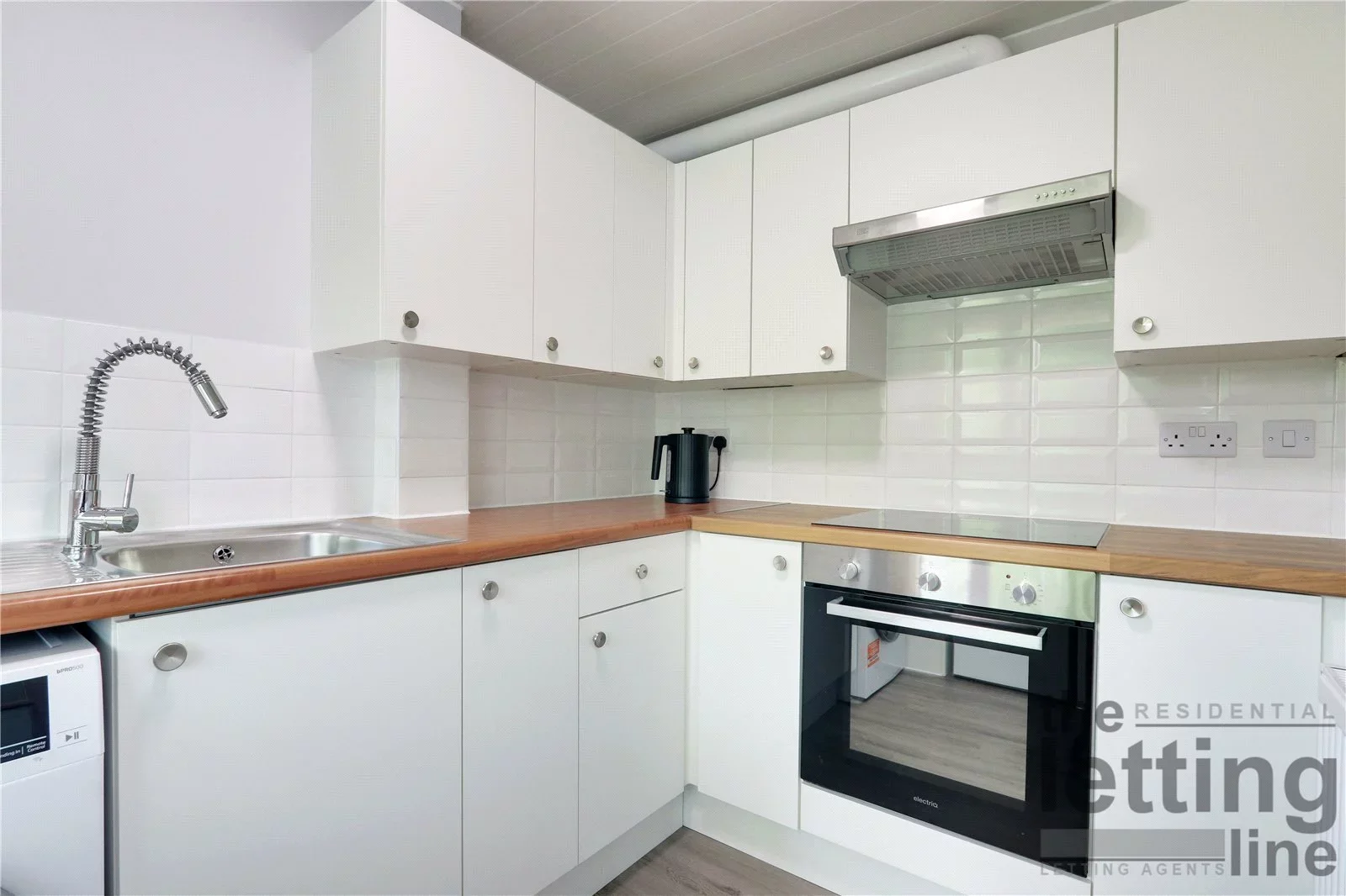 Flat Dunraven Drive in Greater London