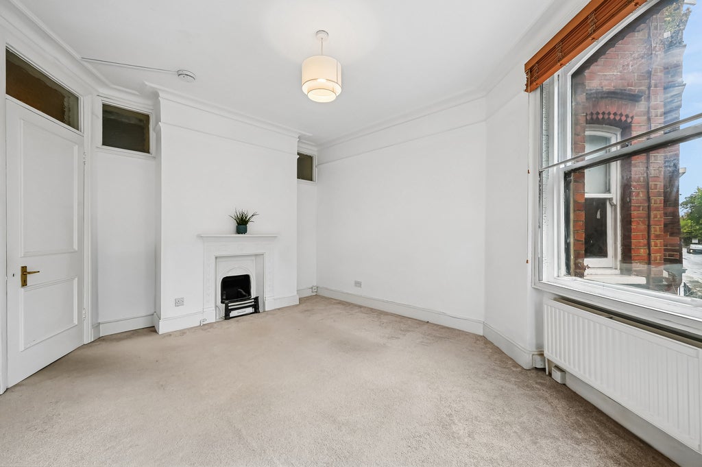 Flat Lillie Road in Greater London