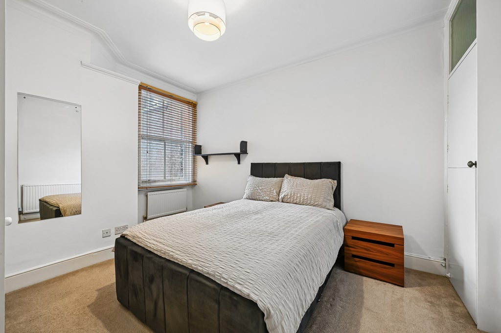 Flat Lillie Road in Greater London