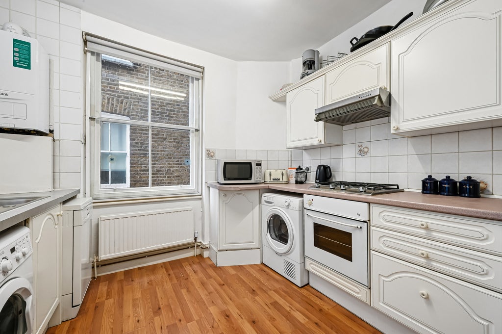 Flat Lillie Road in Greater London