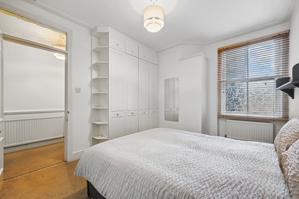 Flat Lillie Road in Greater London