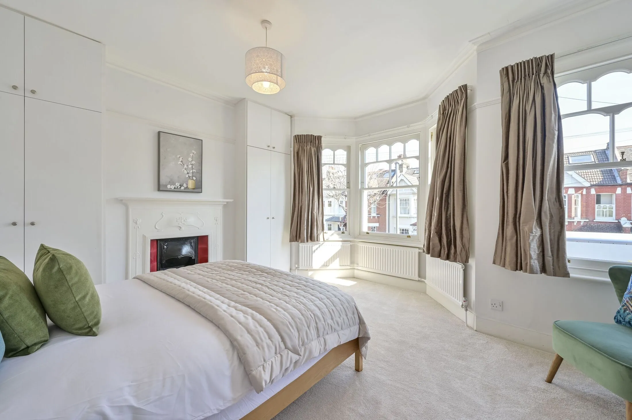 House Clonmore Street in Greater London