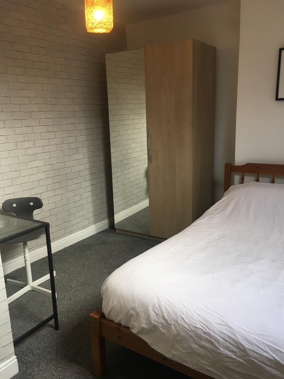 Room Osborne Road in Sheffield