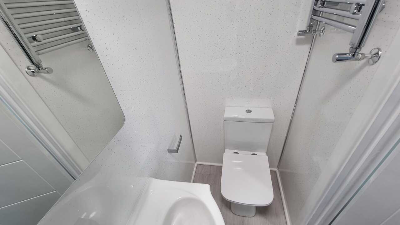 Room Ashburnham Road in Luton