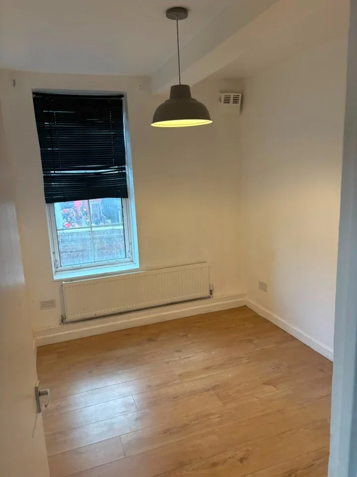 Flat Elwood Street in Greater London