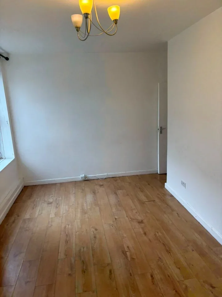 Flat Elwood Street in Greater London