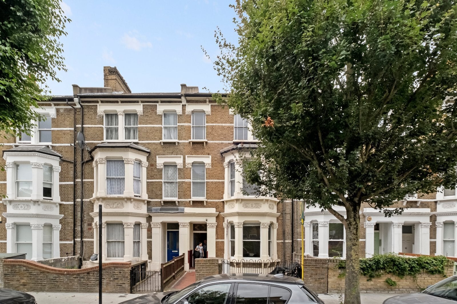 Flat Fernhead Road in City of Westminster