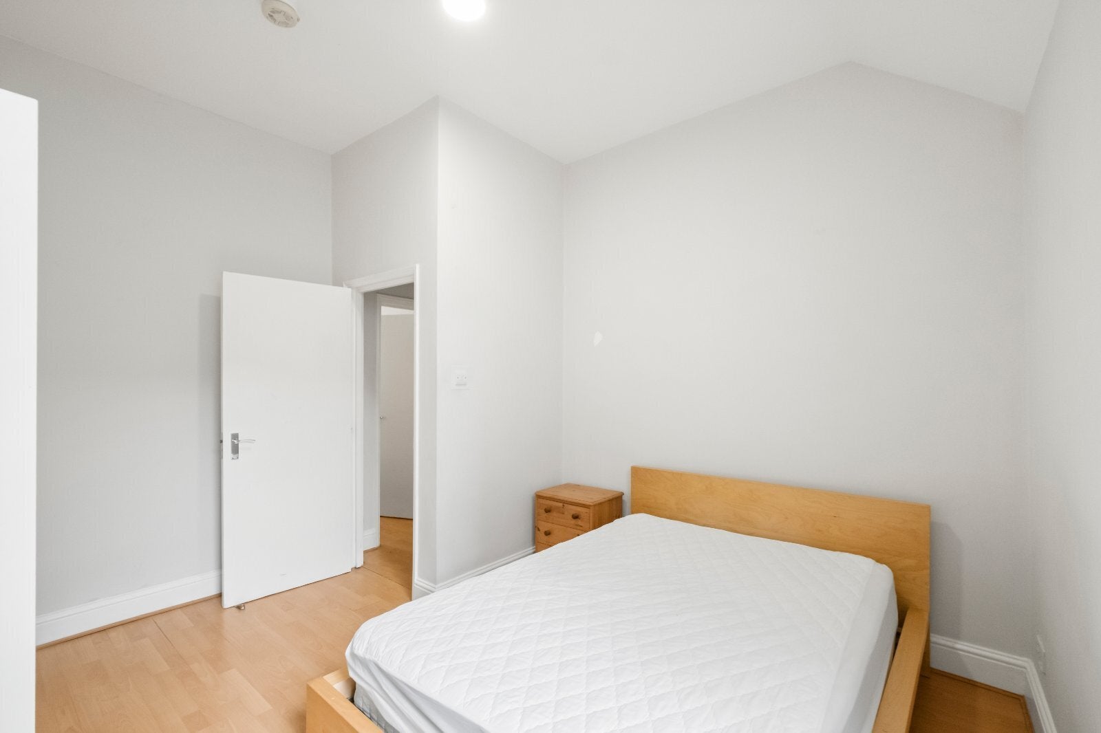 Flat Fernhead Road in City of Westminster