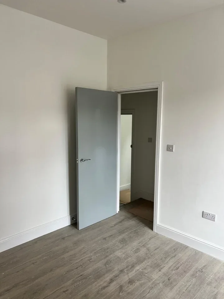 Flat The Crescent in Greater London