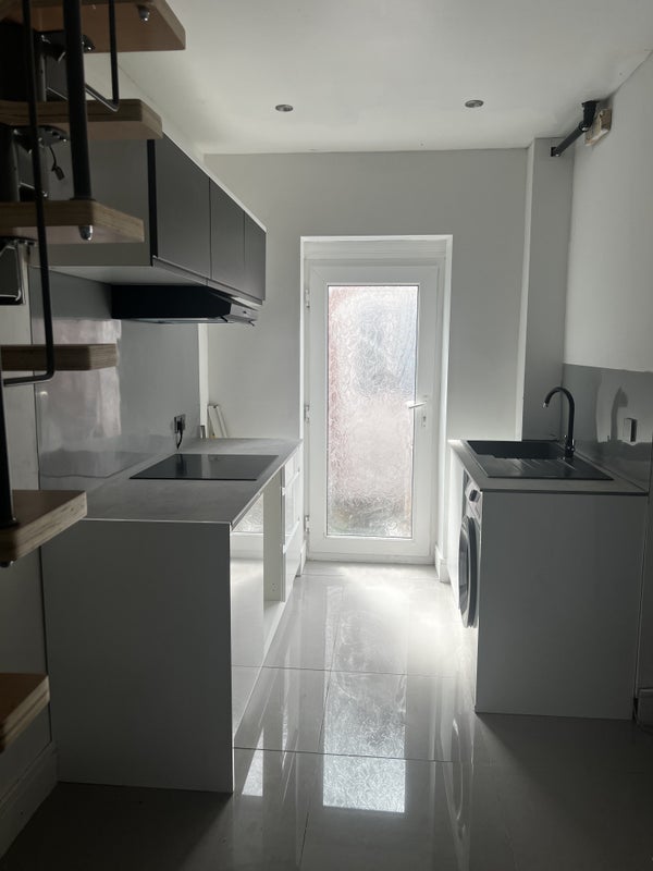 Flat Trowell Avenue in Nottingham