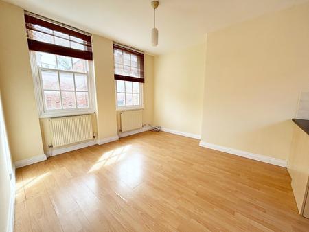 Flat Mandora Lane in Leicester