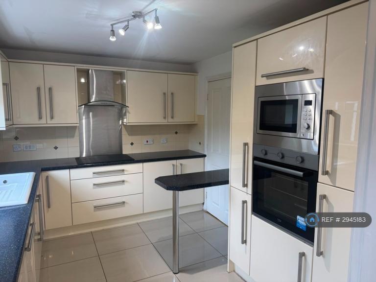 House Ardenfield Close in Radcliffe