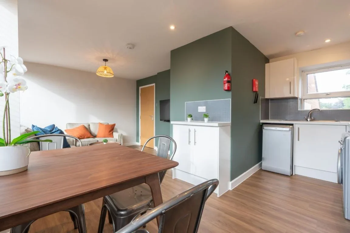 Flat Jesmond Road in Newcastle upon Tyne