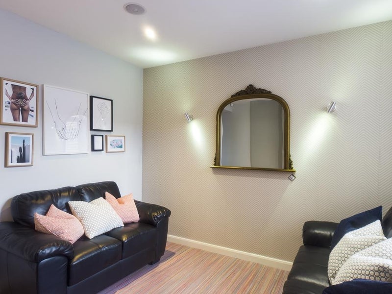 Room Crowther Street in Stoke-on-Trent