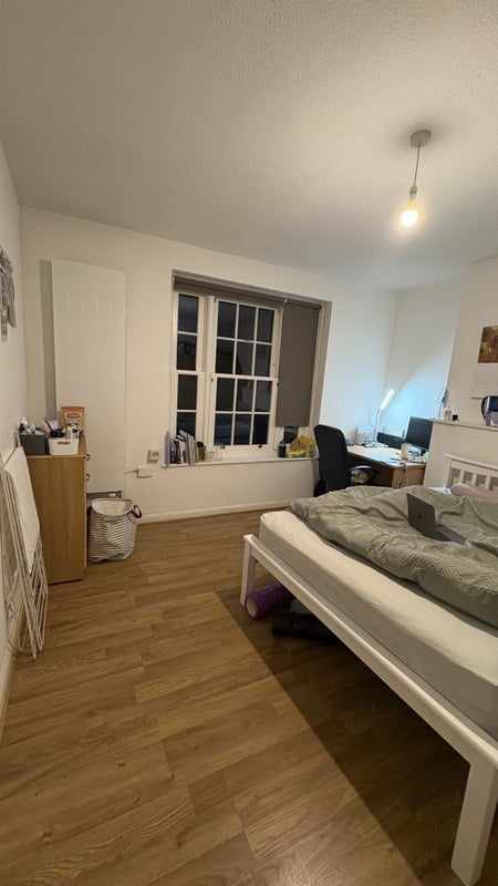 Room Newburn Street in Greater London