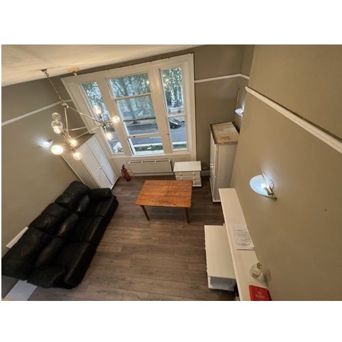 Flat Holland Road in Greater London