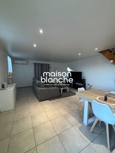 House Route de Rocheyron in Saint-Christophe-des-Bardes