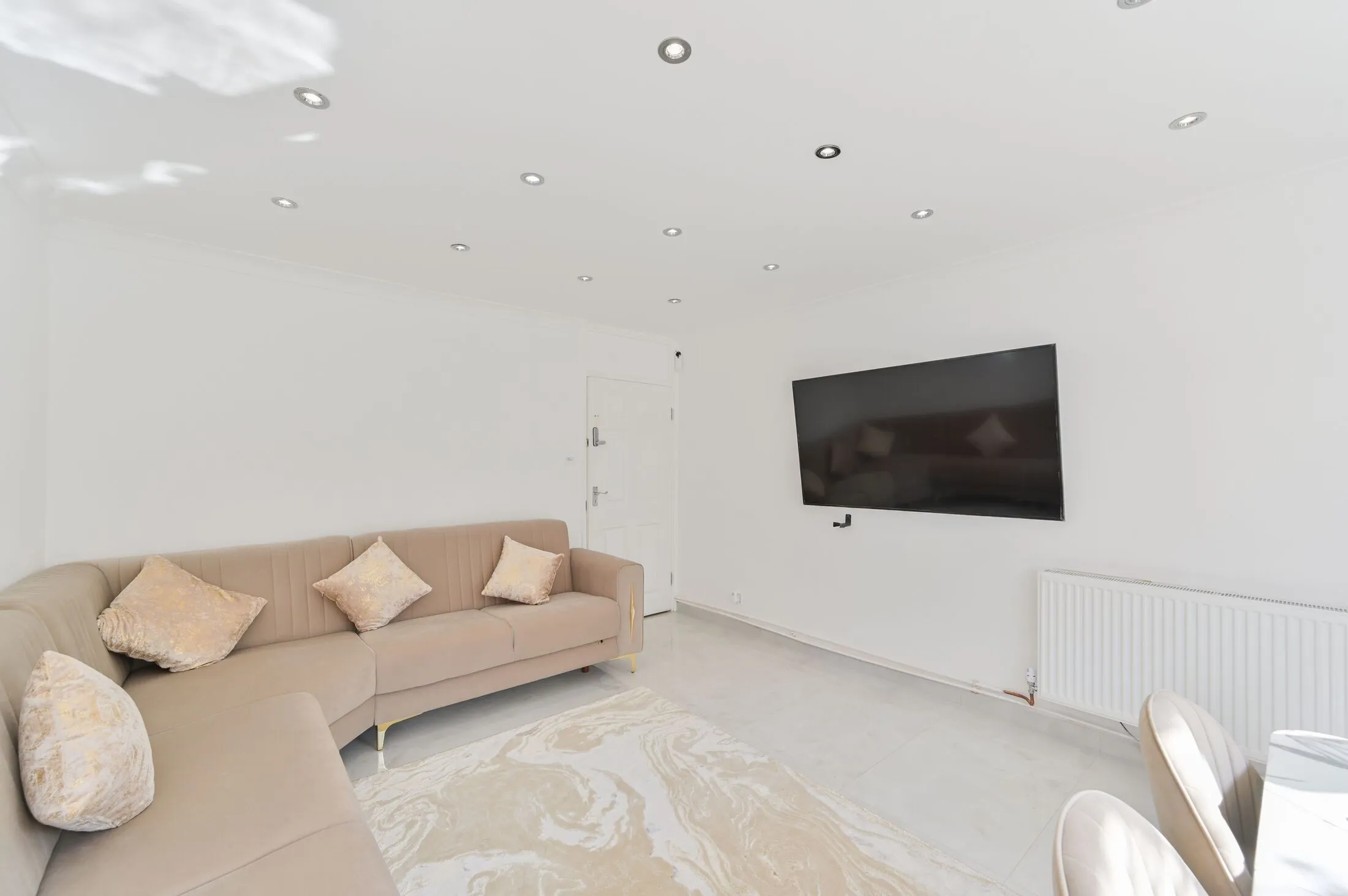 Flat Stewarts Road in Greater London