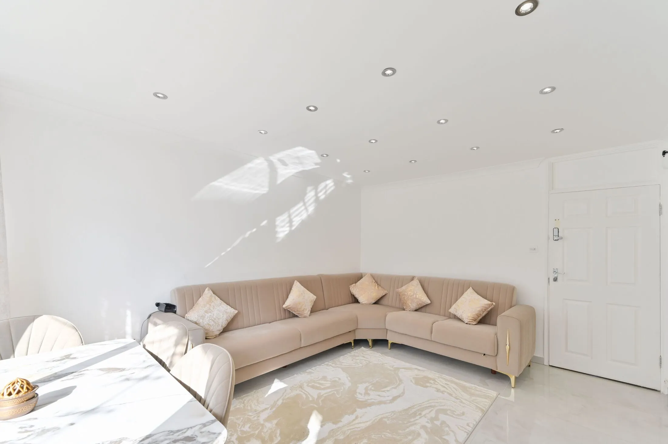 Flat Stewarts Road in Greater London
