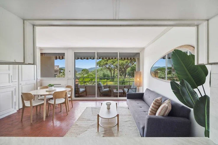 Flat Avenue Pierre de Coubertin in Saint-Tropez