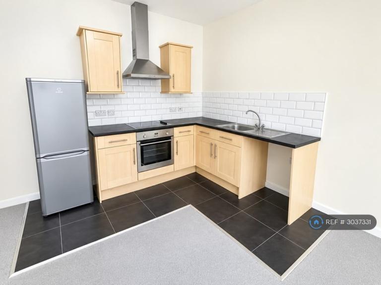 Flat Queens Place in Leeds