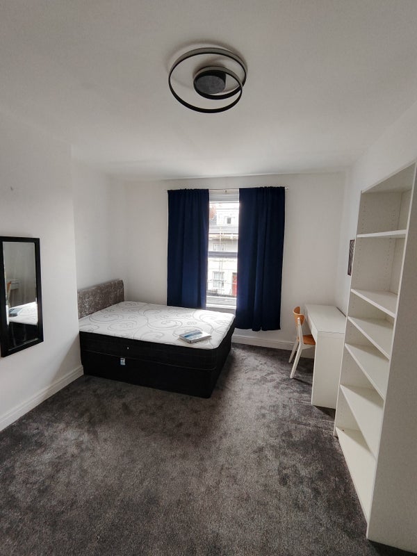 Room Ashton Mount in Leeds