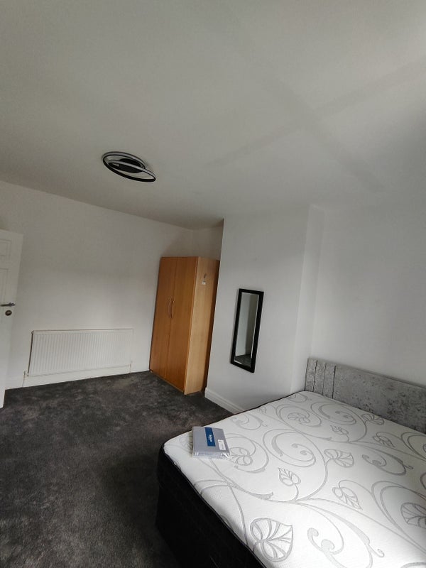 Room Ashton Mount in Leeds