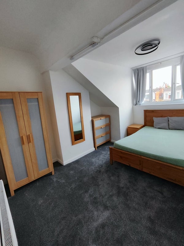 Room Ashton Mount in Leeds