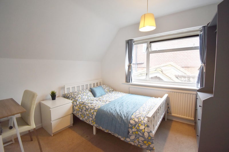 Room Walden Road in Greater London
