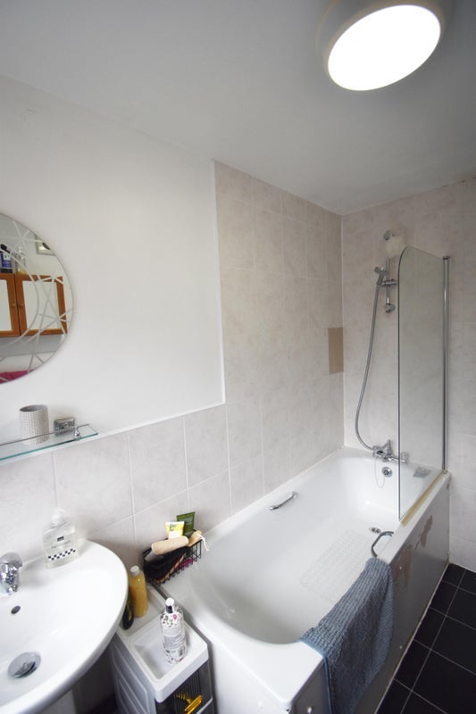 Room Walden Road in Greater London