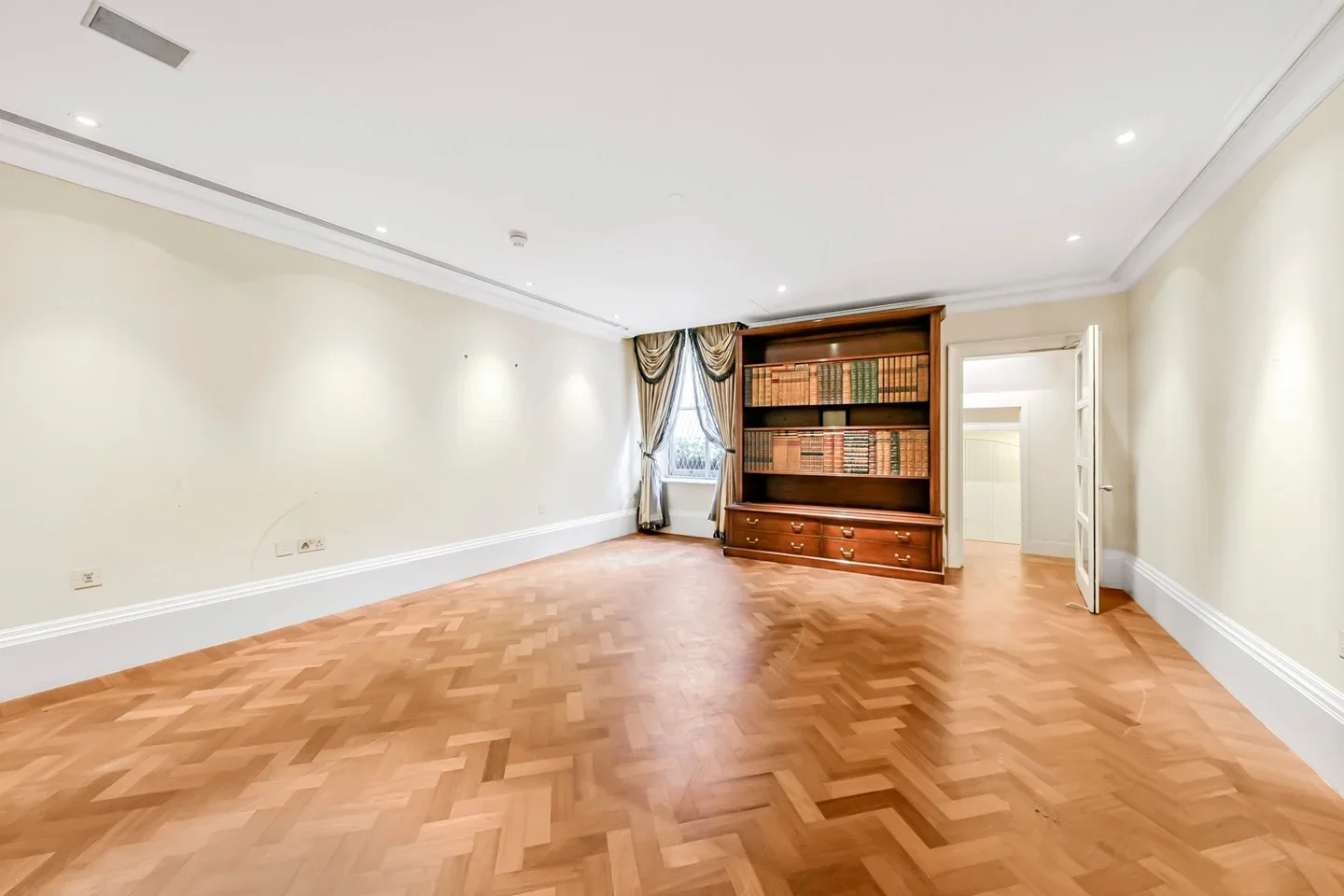 Flat Lancaster Gate in City of Westminster