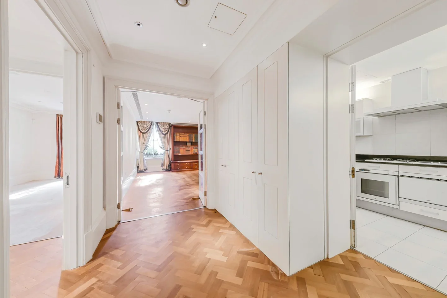 Flat Lancaster Gate in City of Westminster