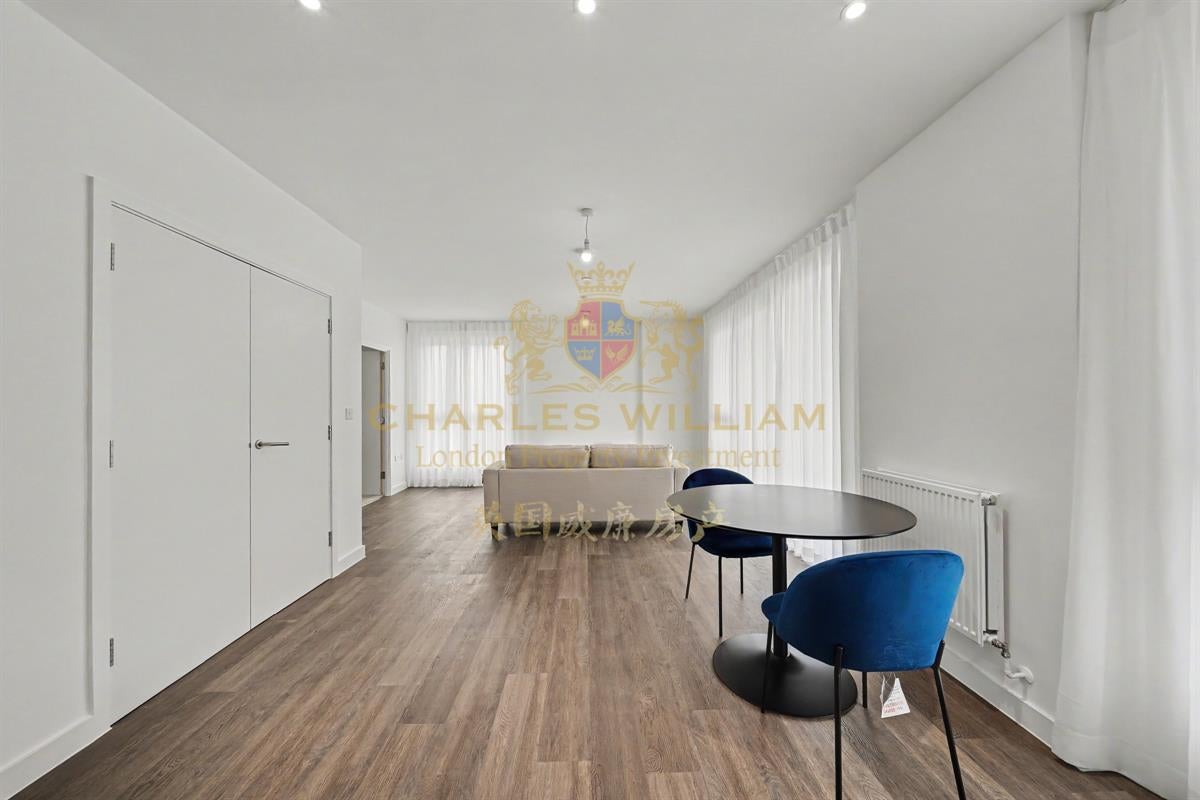Flat Marriotts Close in Greater London