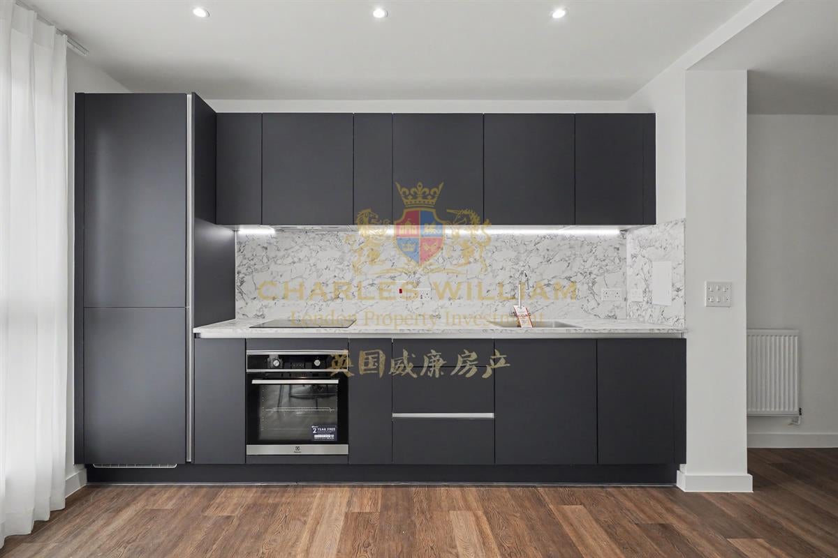 Flat Marriotts Close in Greater London