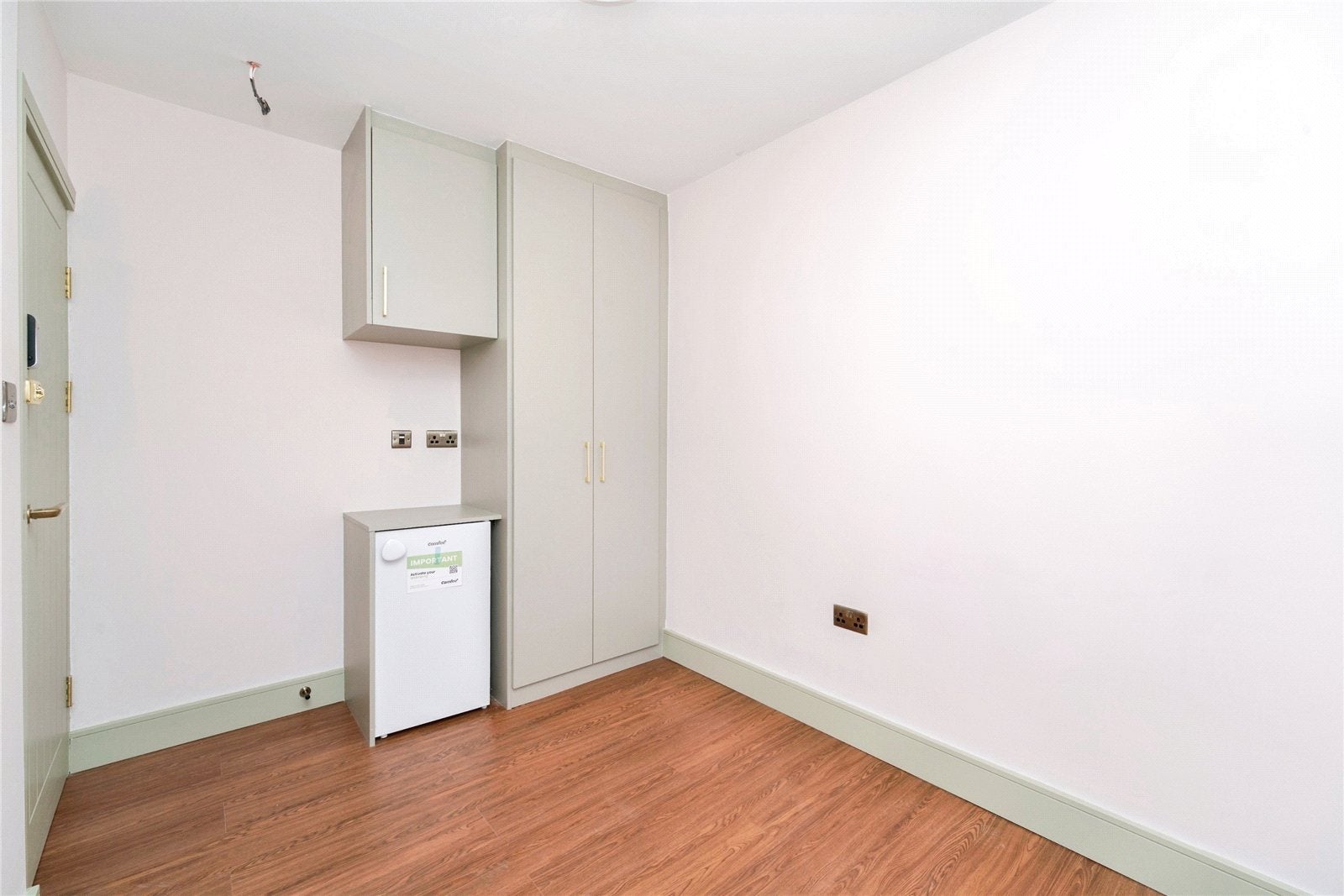 Room Nigel Close in Greater London