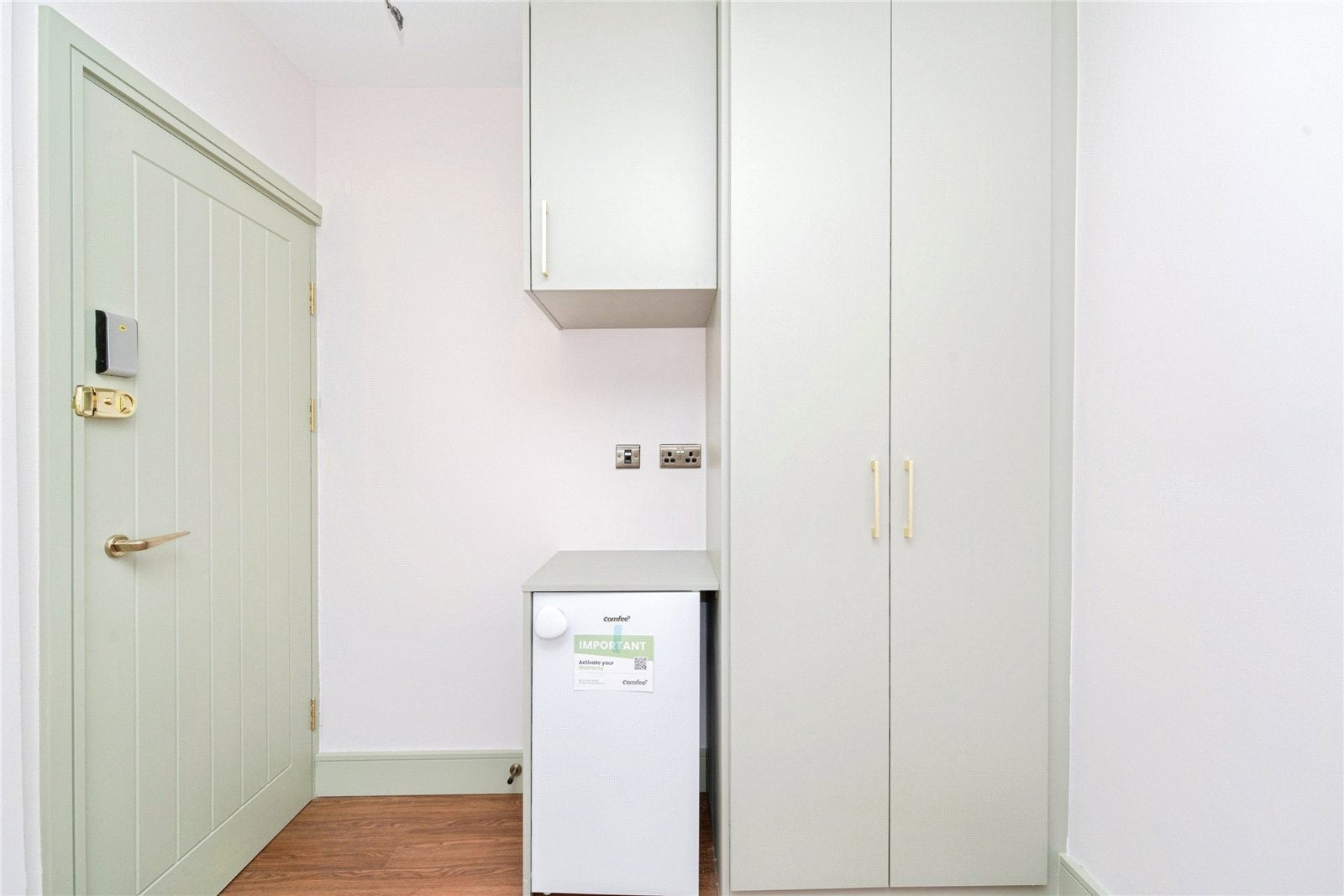 Room Nigel Close in Greater London
