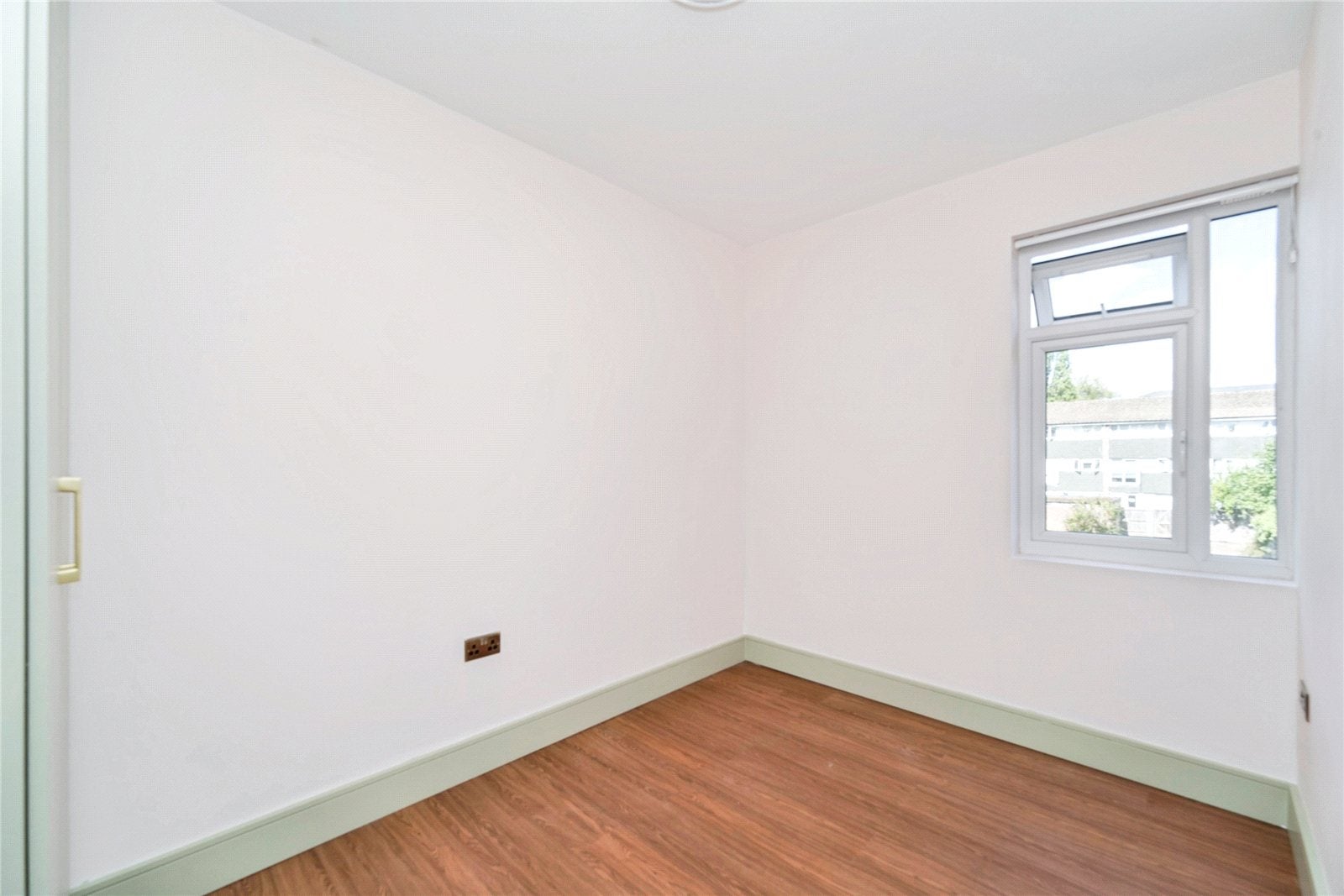 Room Nigel Close in Greater London