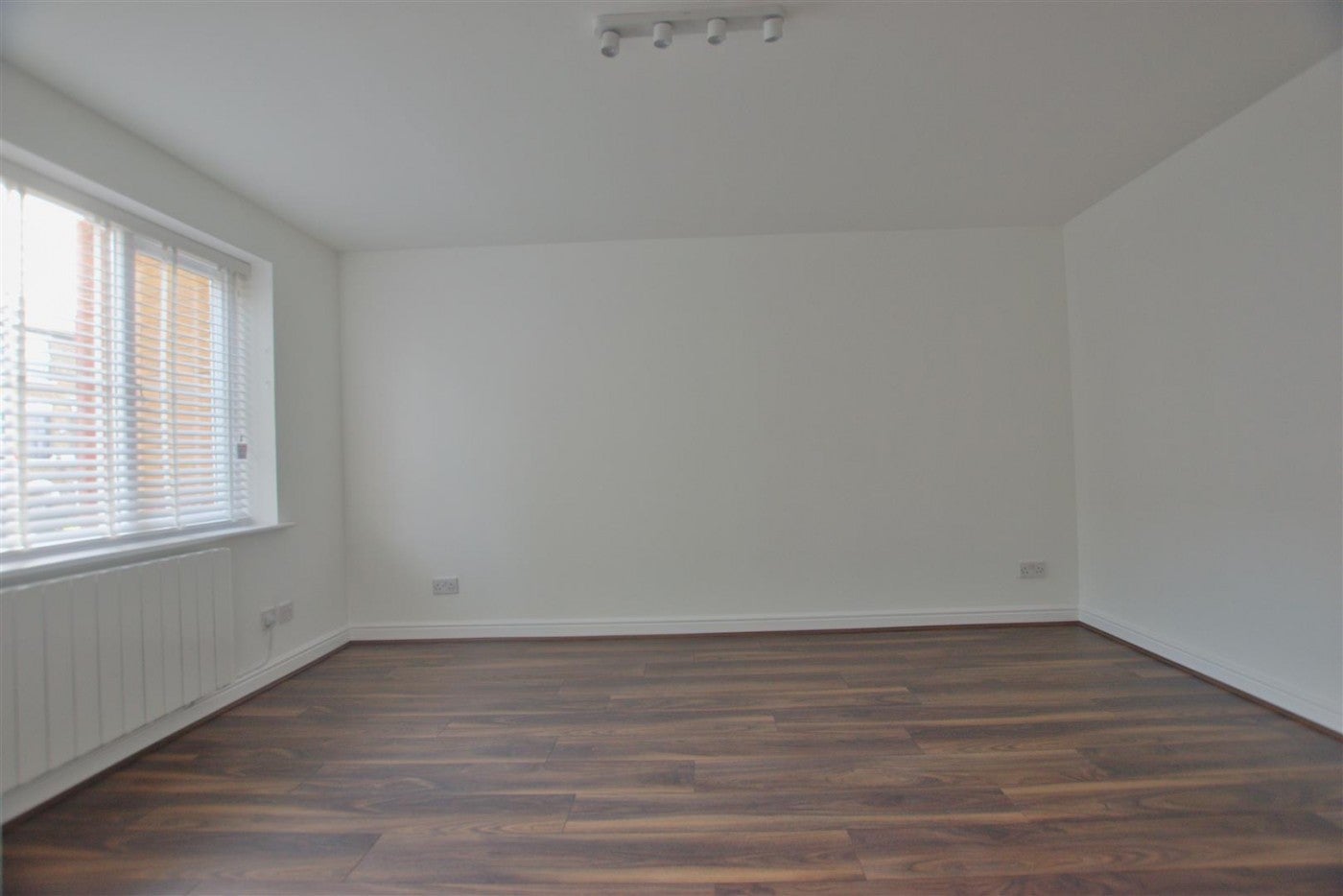 Flat Dairyman Close in Greater London