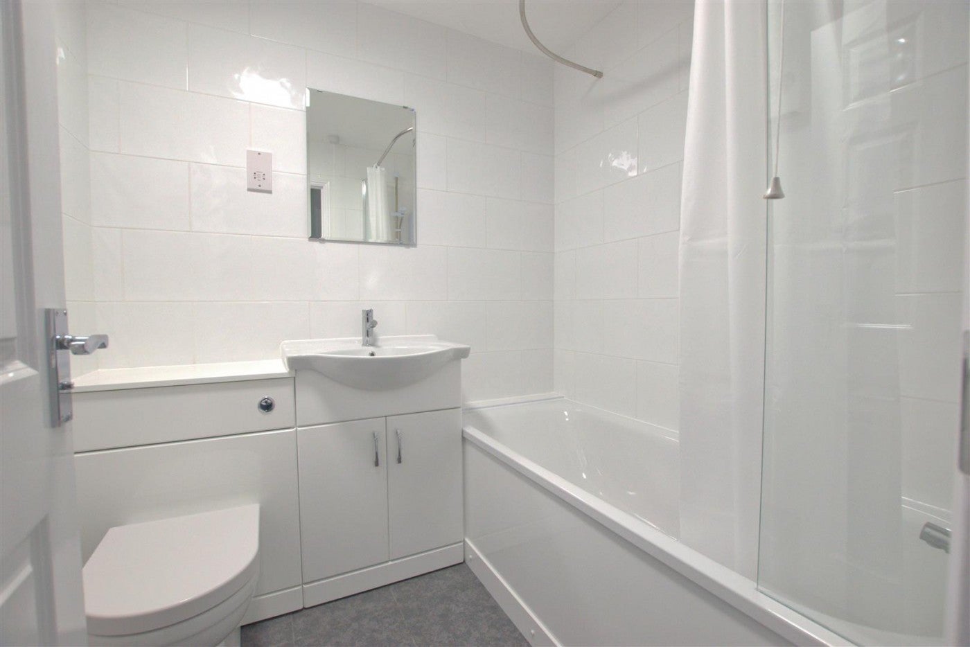 Flat Dairyman Close in Greater London