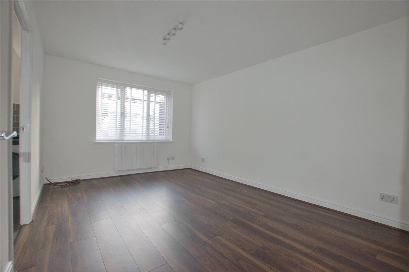 Flat Dairyman Close in Greater London