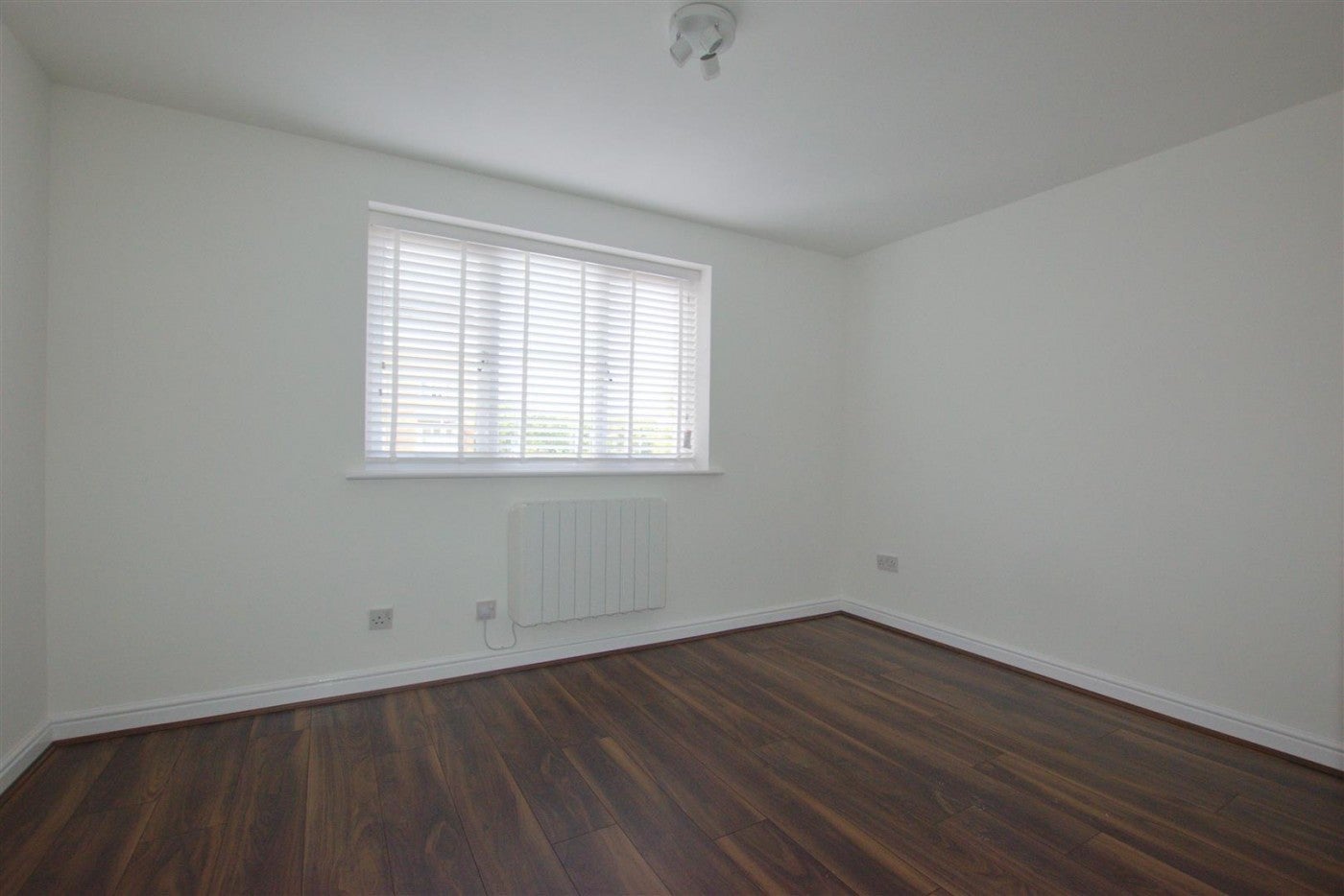 Flat Dairyman Close in Greater London