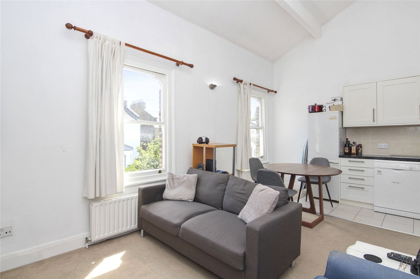 Flat Frithville Gardens in Greater London