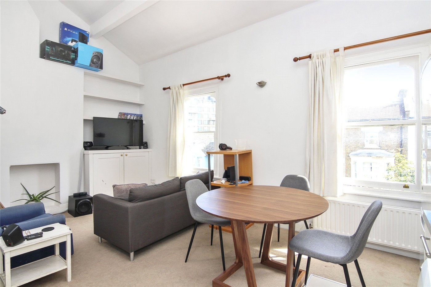 Flat Frithville Gardens in Greater London