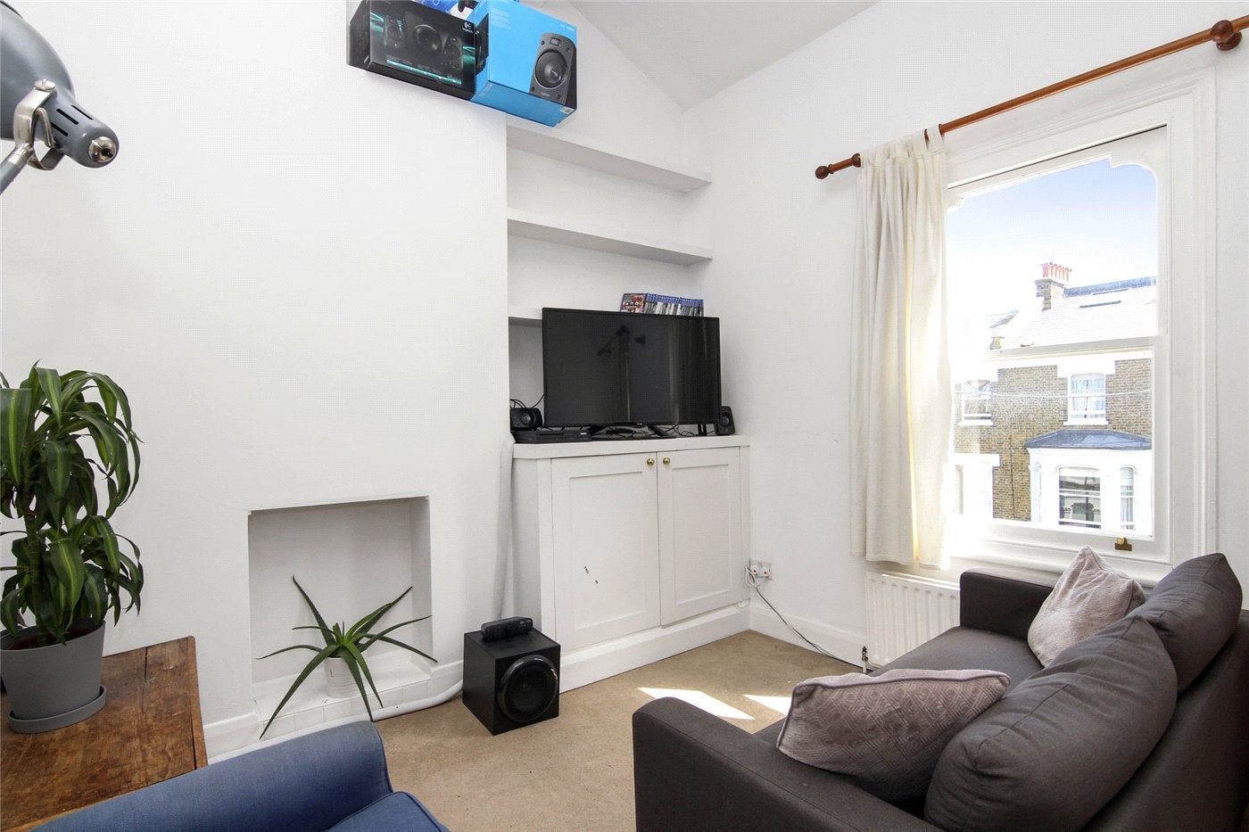 Flat Frithville Gardens in Greater London