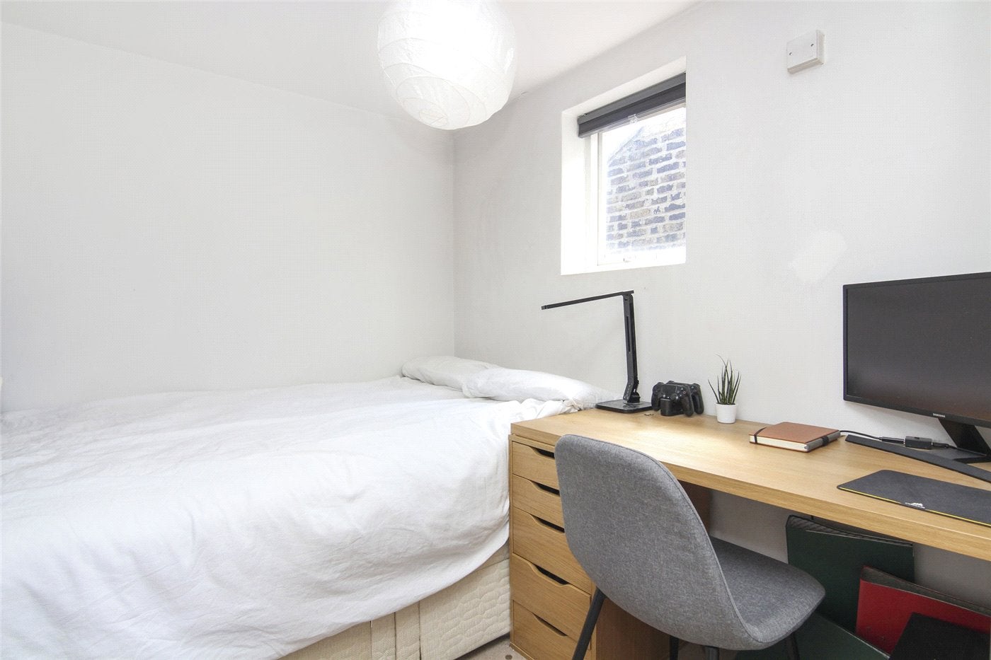 Flat Frithville Gardens in Greater London